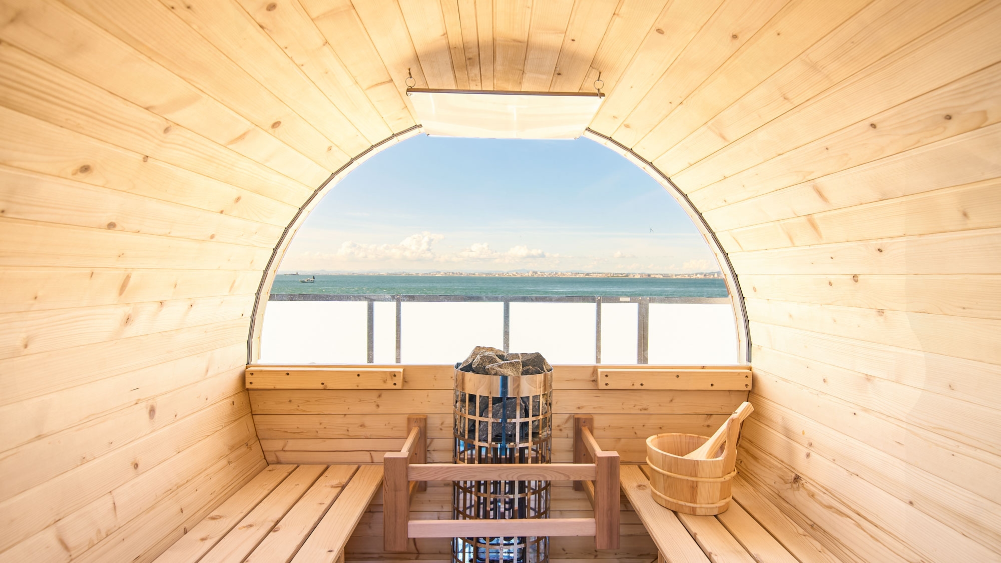 【素泊まり】淡路島の海を一望！サウナ・ジャグジーバスあり。オーシャンフロントヴィラ