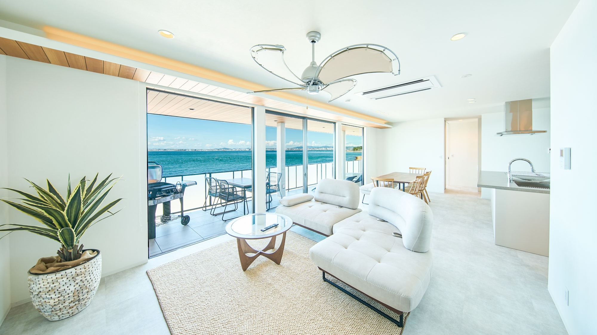 【素泊まり】淡路島の海を一望！サウナ・ジャグジーバスあり。オーシャンフロントヴィラ