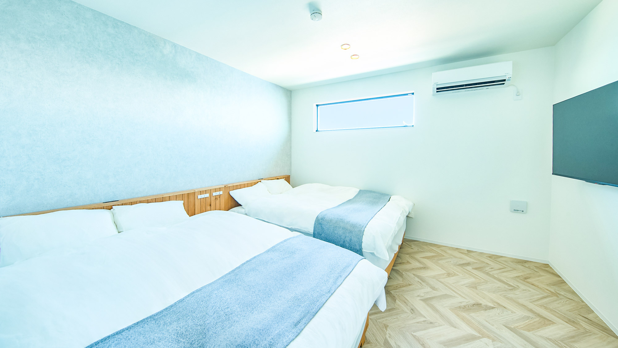 ベッドルーム：ダブルベッド２台