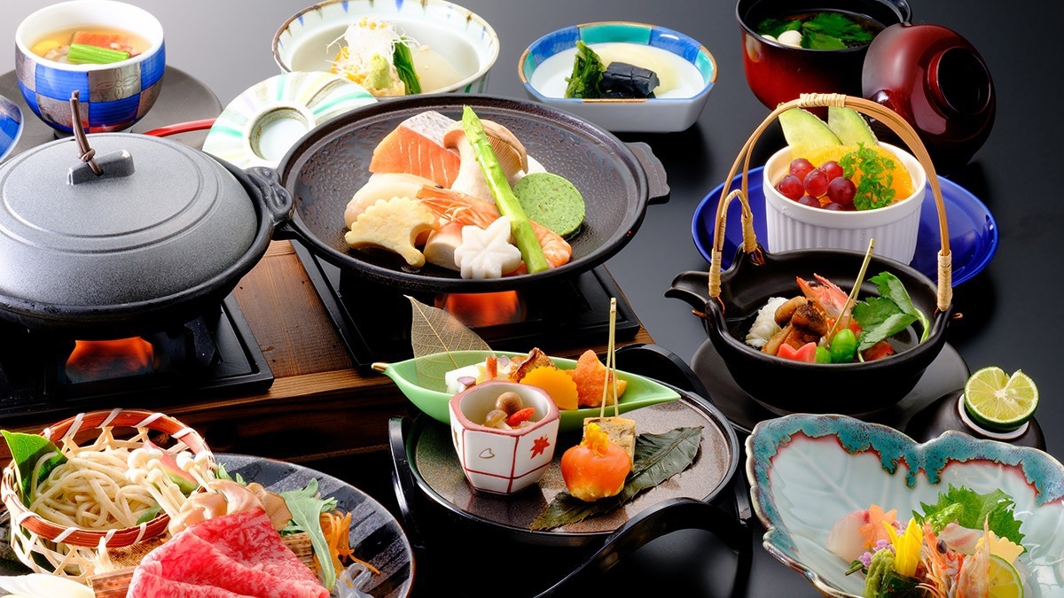 【もみじ会席】＜秋限定＞グレードアップ料理で季節香る上質なごちそうを〜国産牛すき鍋＆松茸入り土瓶蒸し