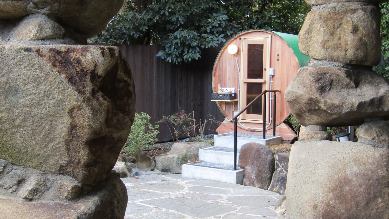 **露天風呂横にバレルサウナがOPENしました！