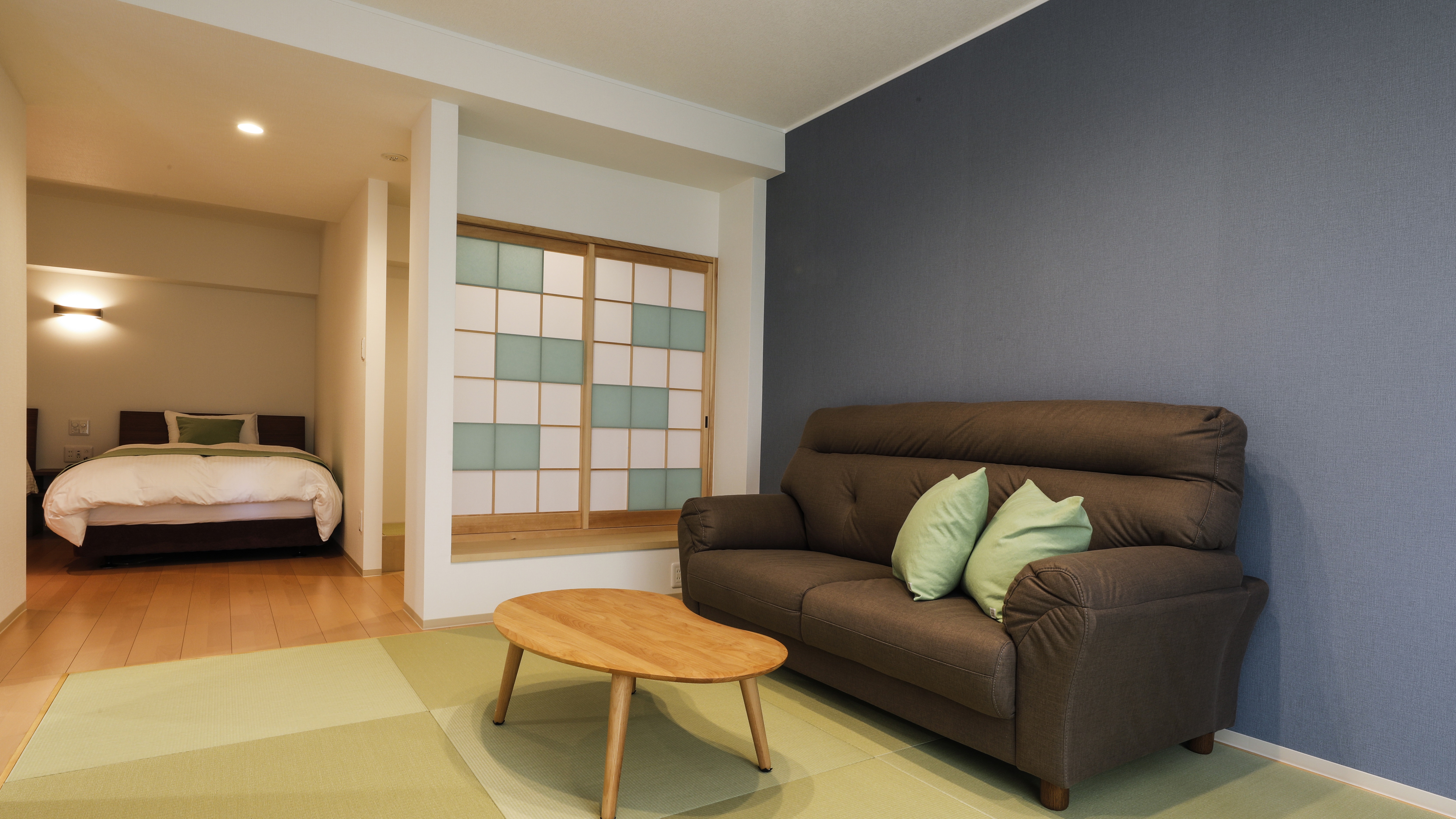 **露天風呂付客室【白露】居間　ゆったりソファー*