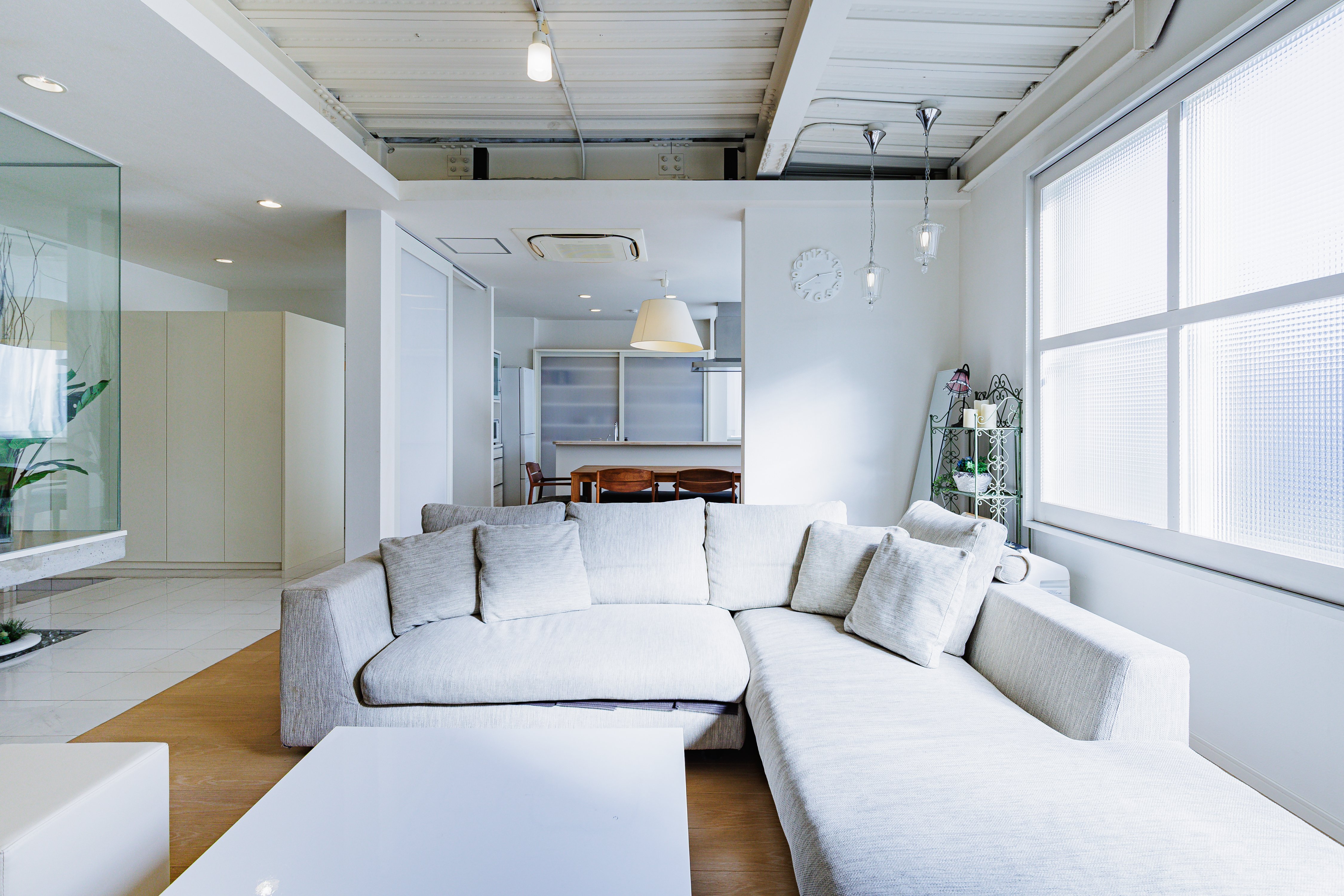 広々ソファでテレビ・シアター鑑賞