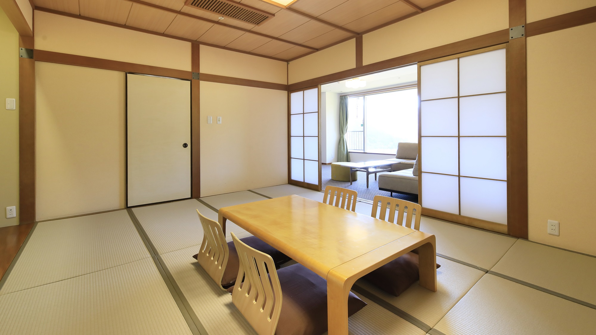 和洋室｜和室スペースでは家族団欒のゆったりとした時間をお過ごしください