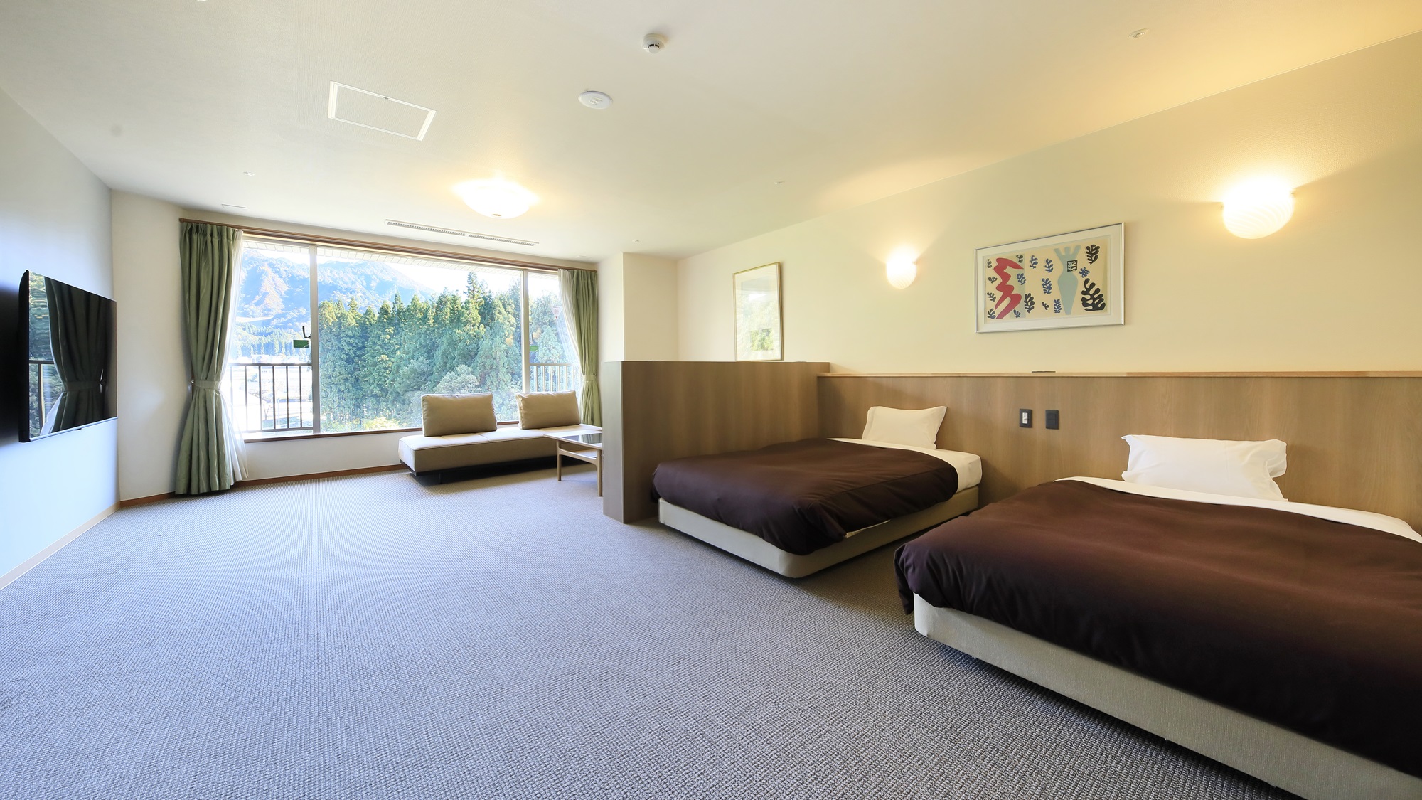 【バスなし】洋室ツイン｜広々とした客室。最大4名様まで宿泊可能なゆとり空間