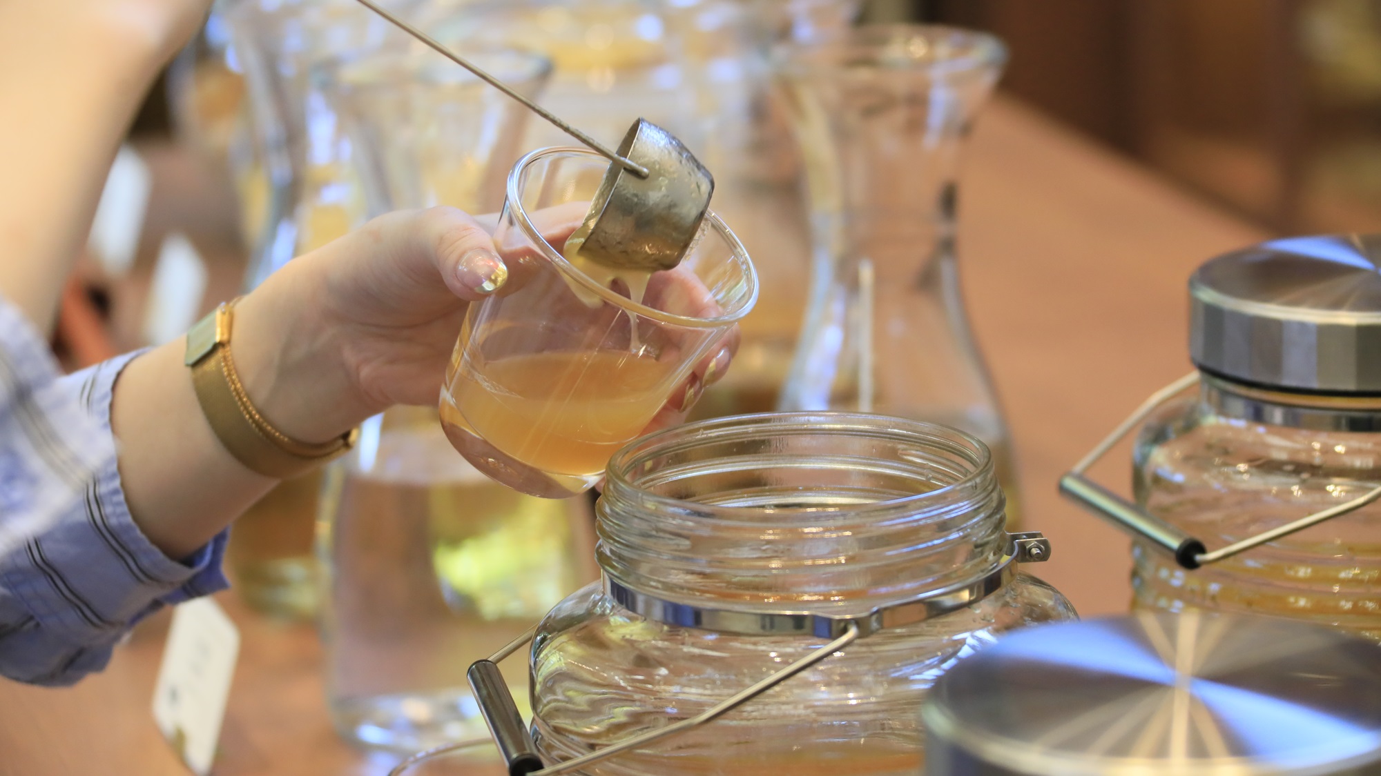 【しゅわしゅわSTAND】お好きなシロップを炭酸やぽんしゅなどで割って楽しむウェルカムサービス