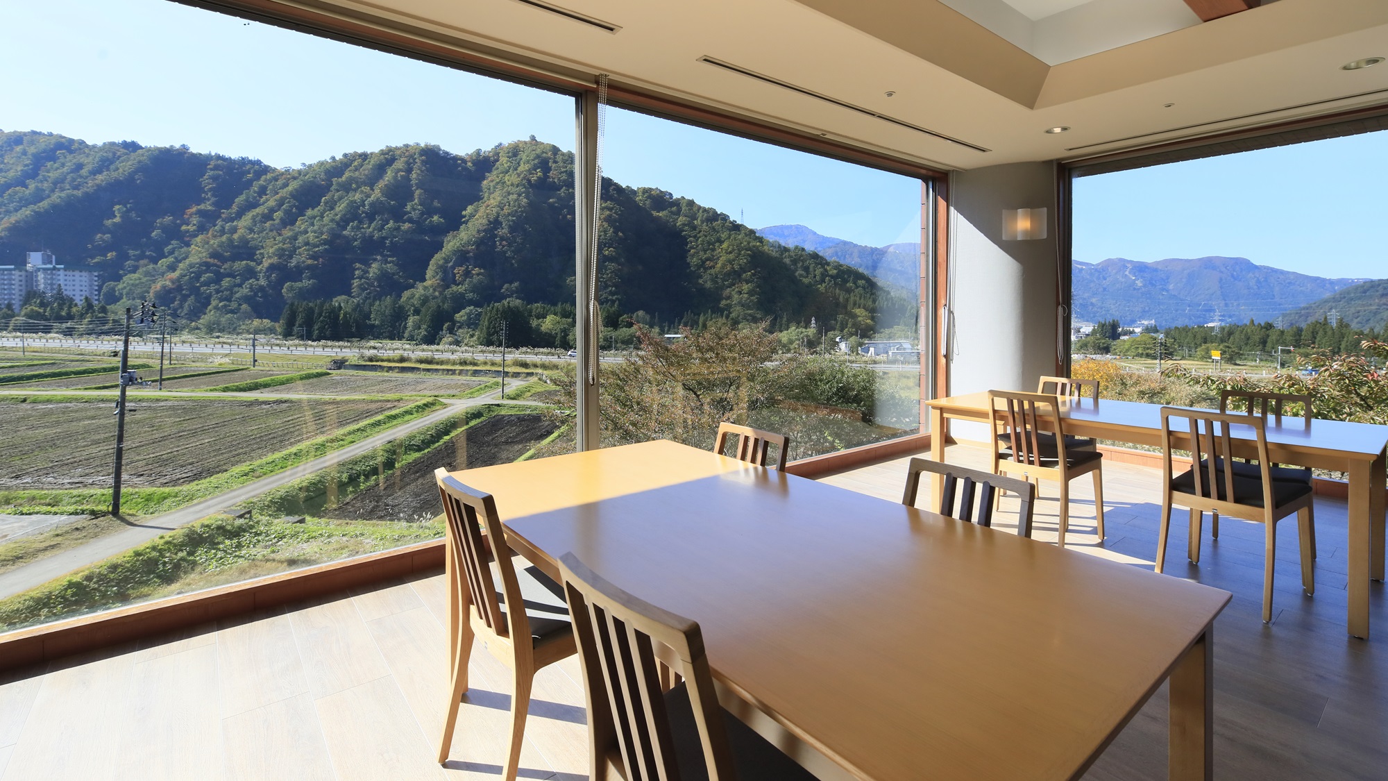 【レストラン】風景も味わうダイニング体験