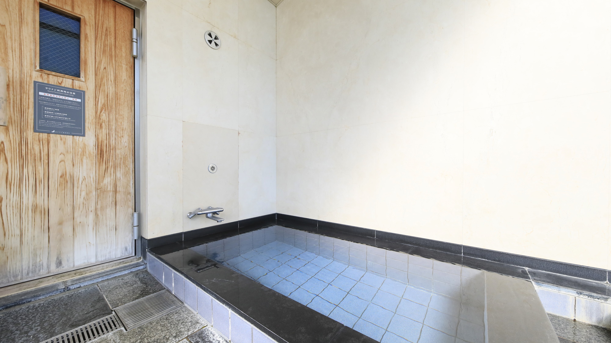 【水風呂】サウナで汗をかいた後は水風呂でリセット