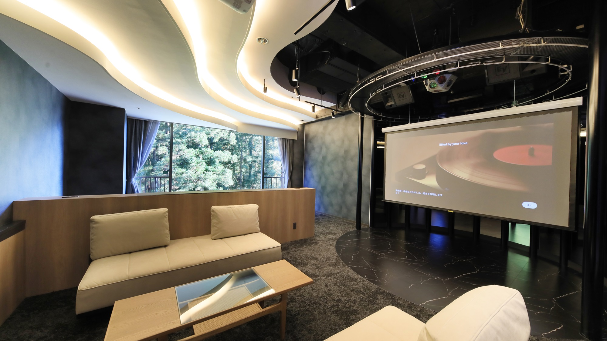 シアタールーム｜映画・動画・推し活など、多彩な楽しみ方ができるシアタールーム