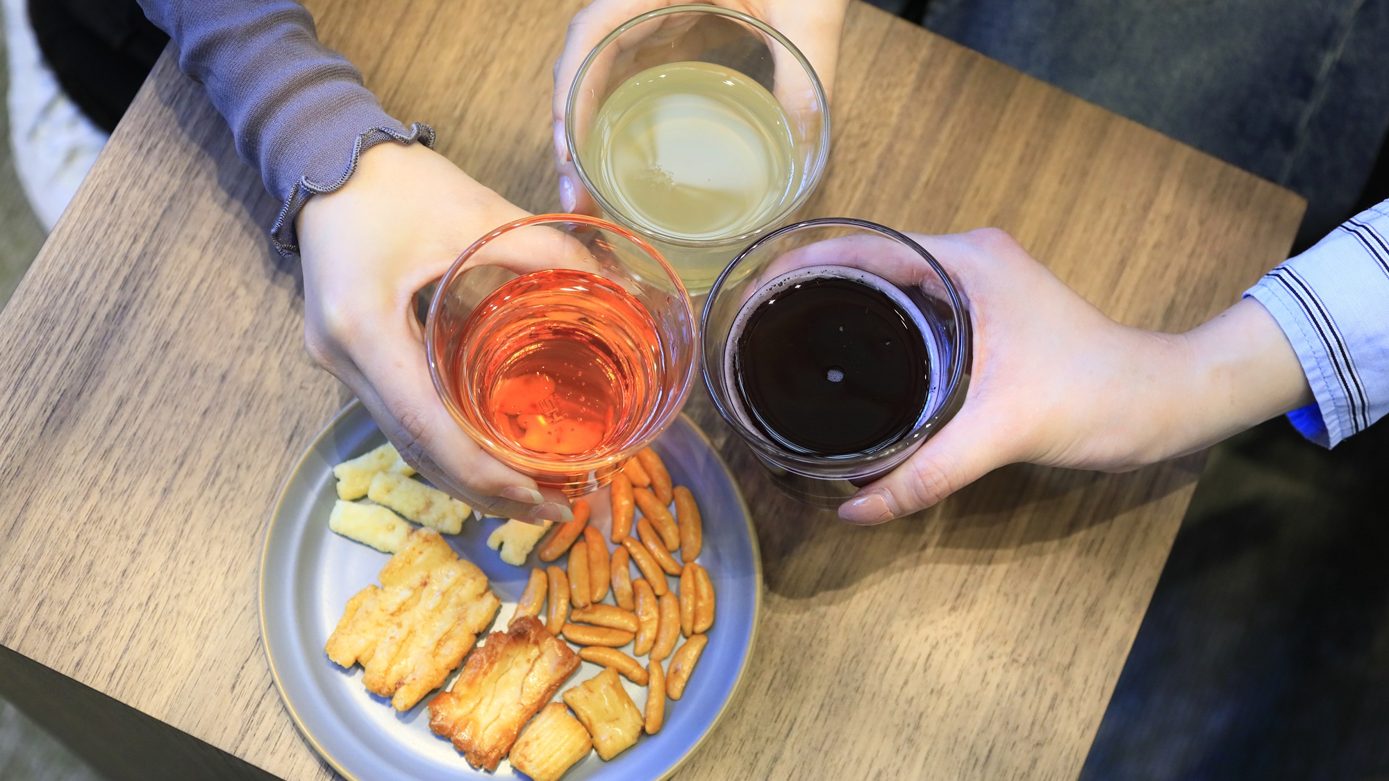 【ウェルカムサービス】お気に入りの一杯とおつまみを持ち寄って乾杯