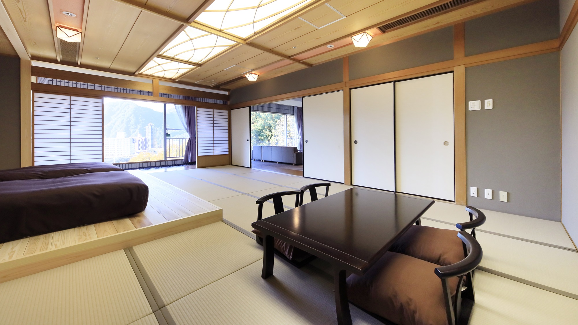 温泉内風呂付き和洋室｜旅の疲れをやさしく癒す、広々とした和の空間