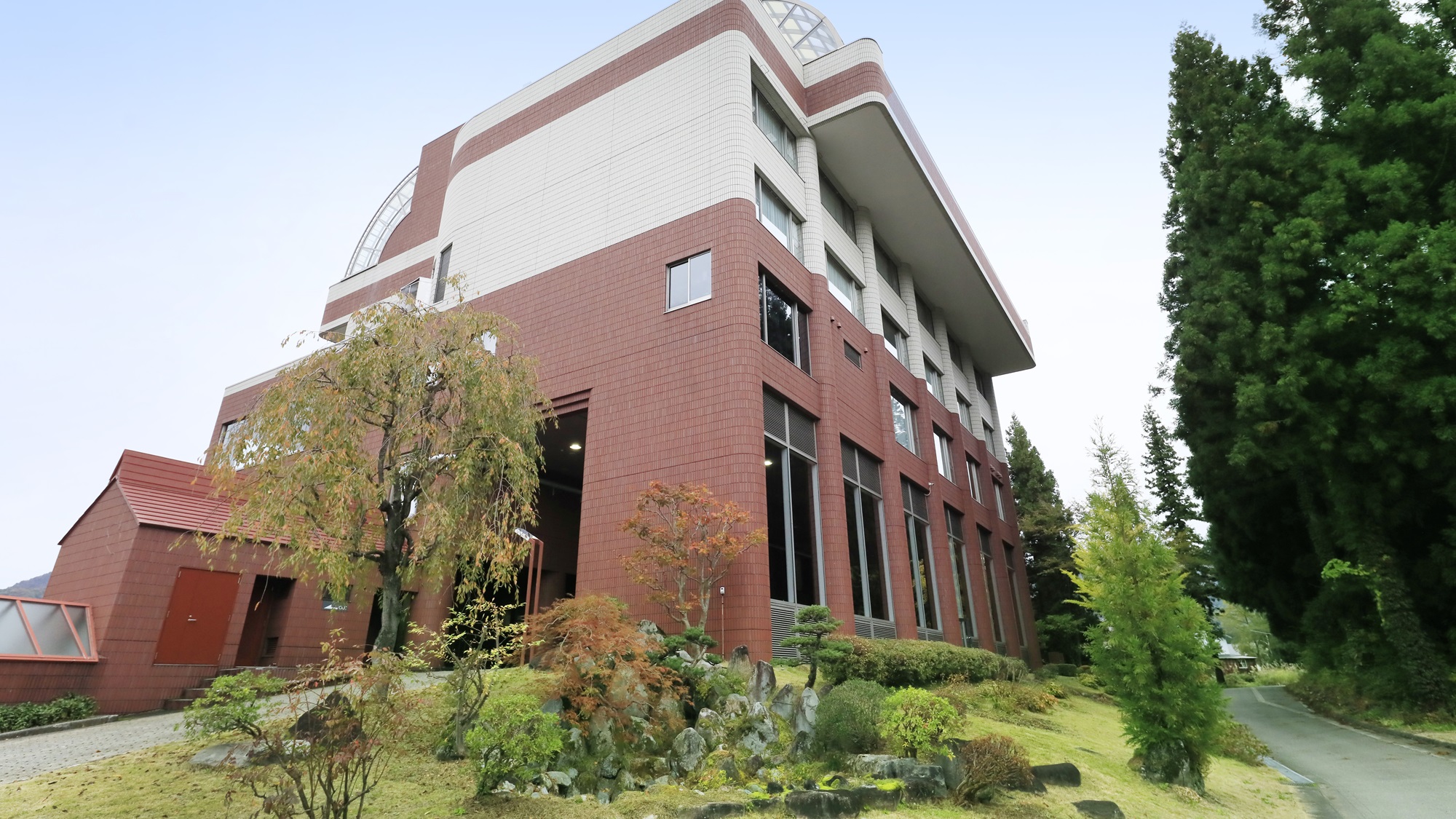 【外観】自然と溶け合うように佇む、静かなリゾート時間