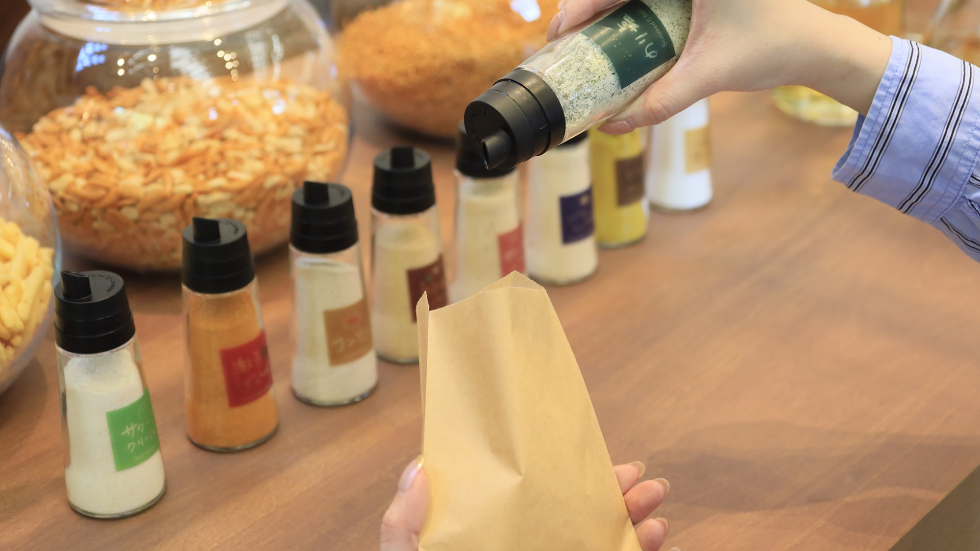 【かきのたねSTAND】おつまみを選んだらお好みのフレーバーでアレンジも