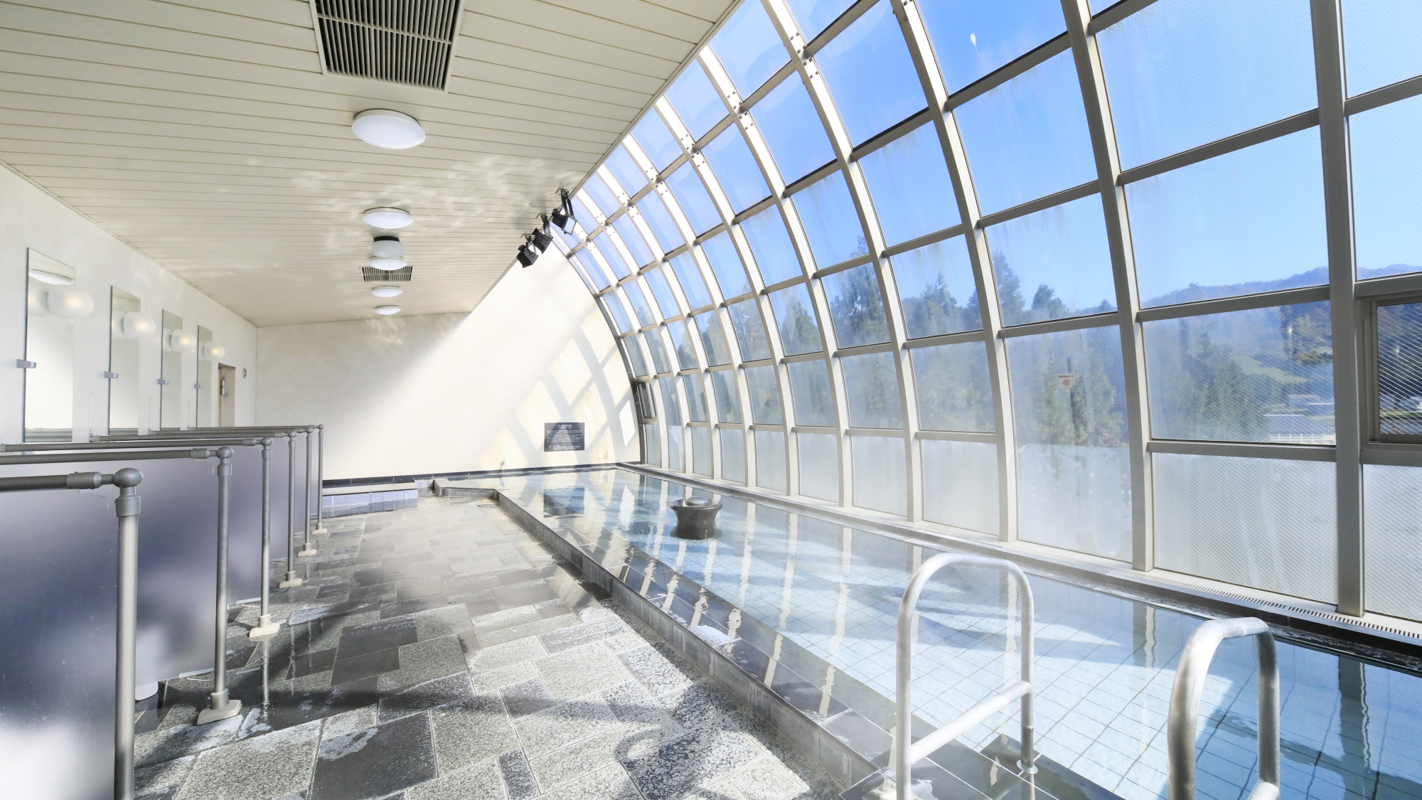 【温泉大浴場】自家源泉の「ゆとりろ湯沢温泉」で心と身体を癒すひととき