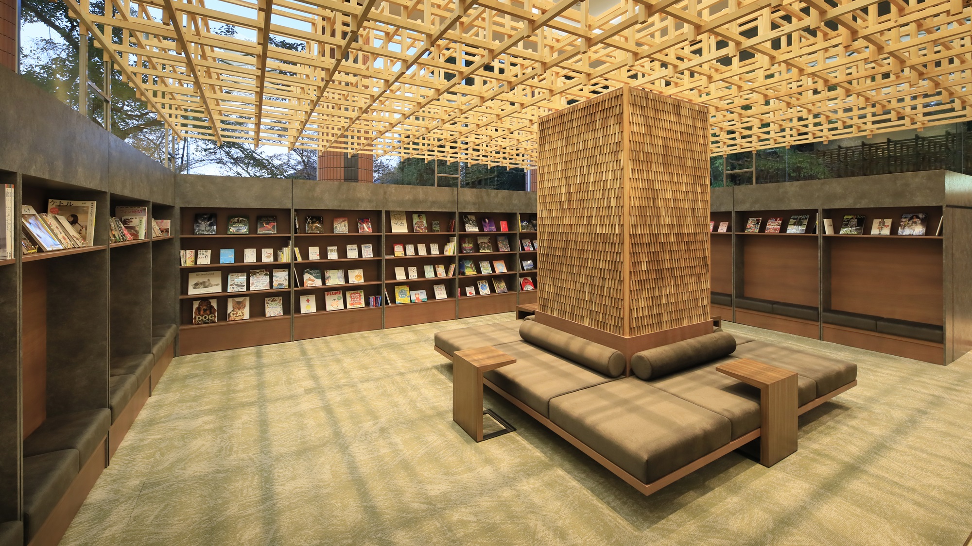 【ラウンジ】木のぬくもりに包まれる、落ち着きある寛ぎ空間