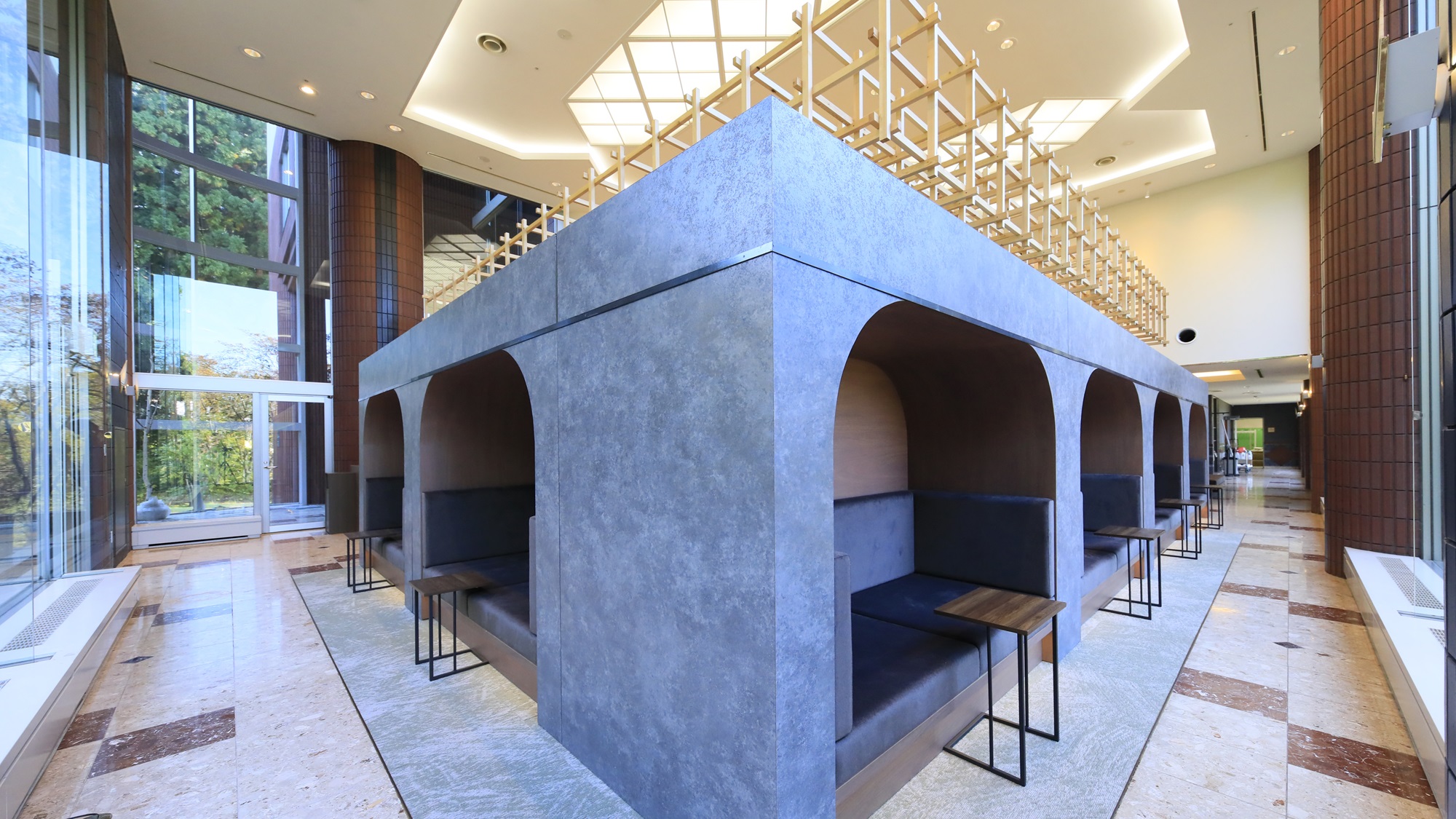 【ラウンジ】一人でも、誰かと一緒でも、心地よく過ごせる共有空間