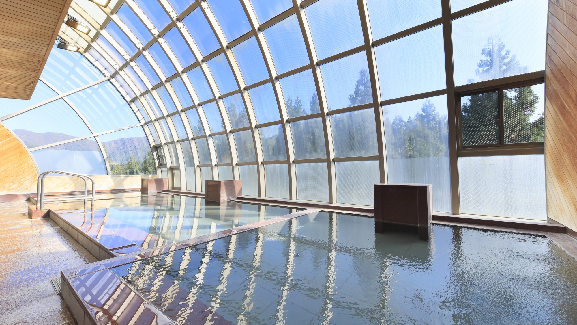 【温泉大浴場】自家源泉の「ゆとりろ湯沢温泉」で心と身体を癒すひととき