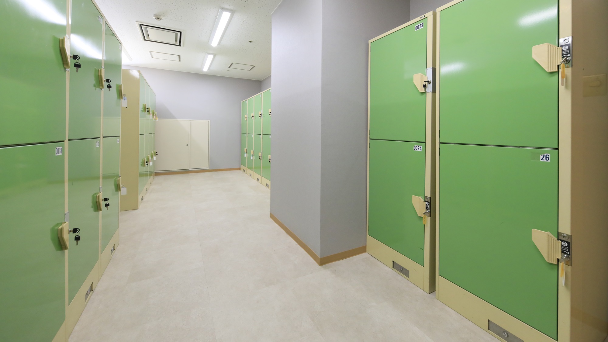 【スキーロッカー】（冬季限定）スキーやスノーボード用品を保管できる専用スペースも