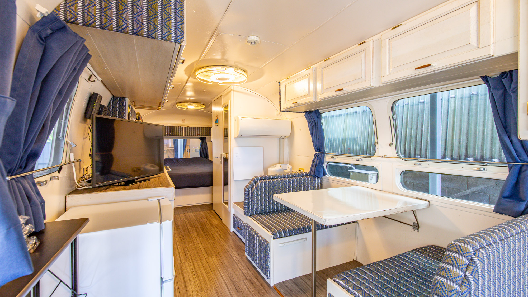 トレーラー【リビング】