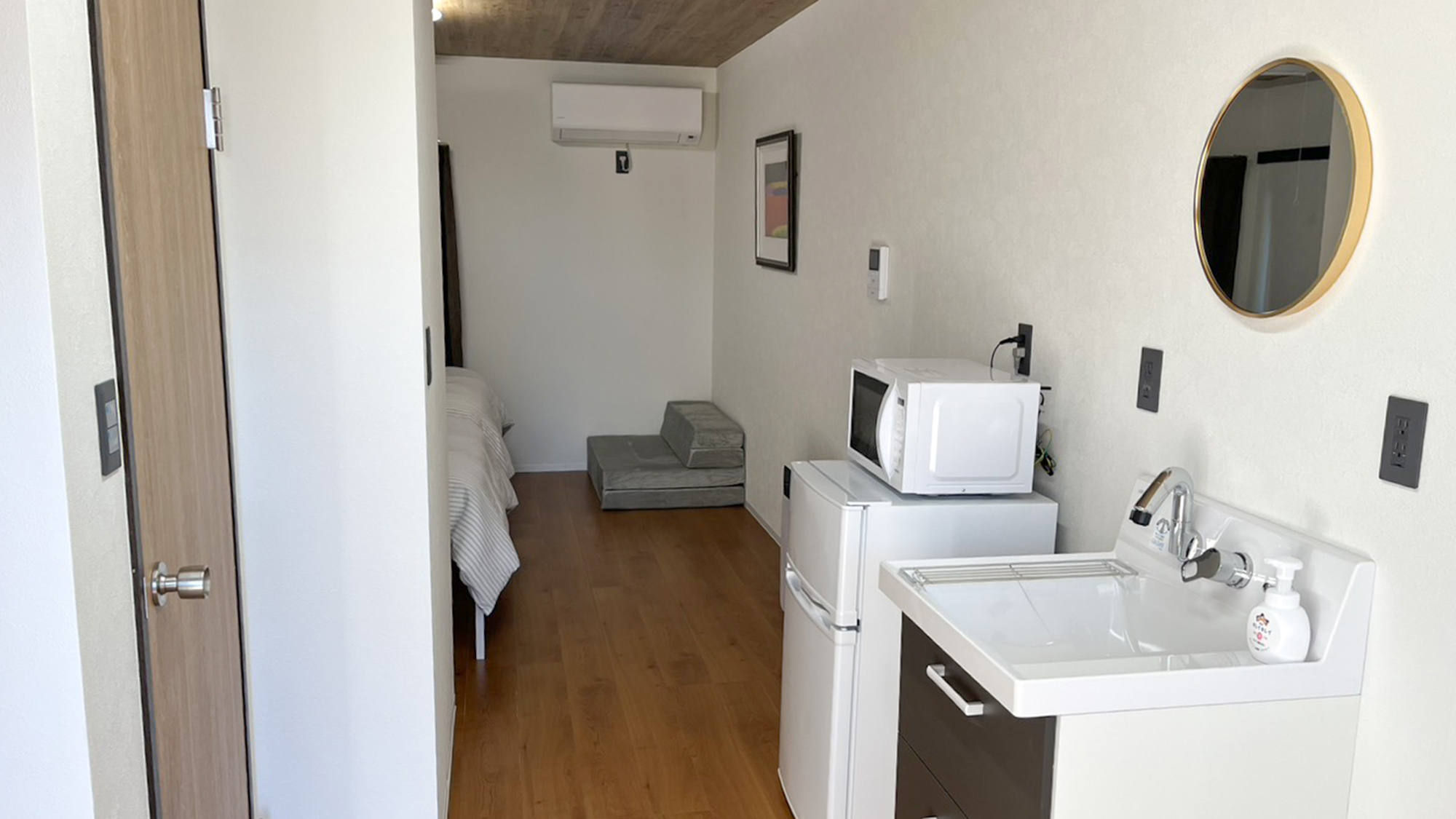 ・【客室】独立型のバストイレ付ワンルーム。キッチンはございません