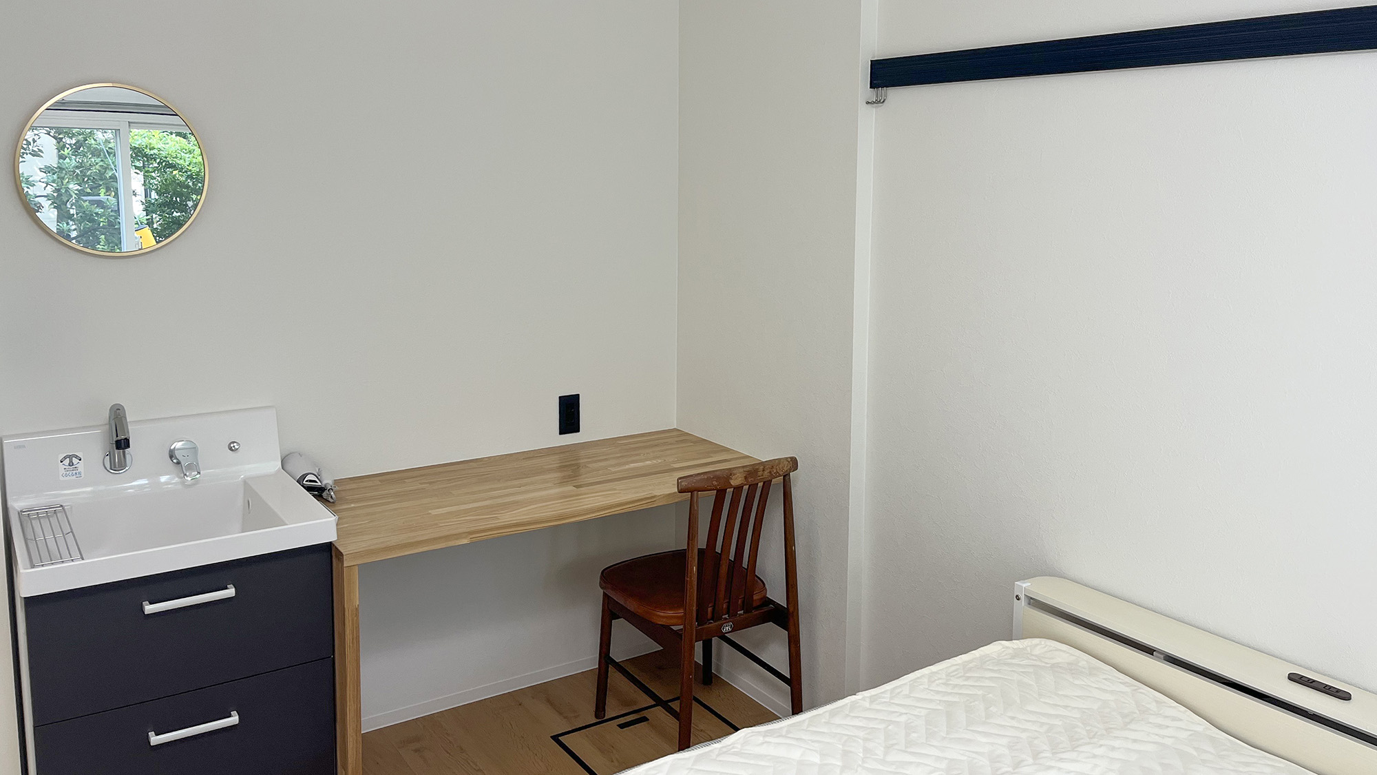 ・【洗面台】バスルームから独立。お部屋に設置することで使い勝手に配慮しました