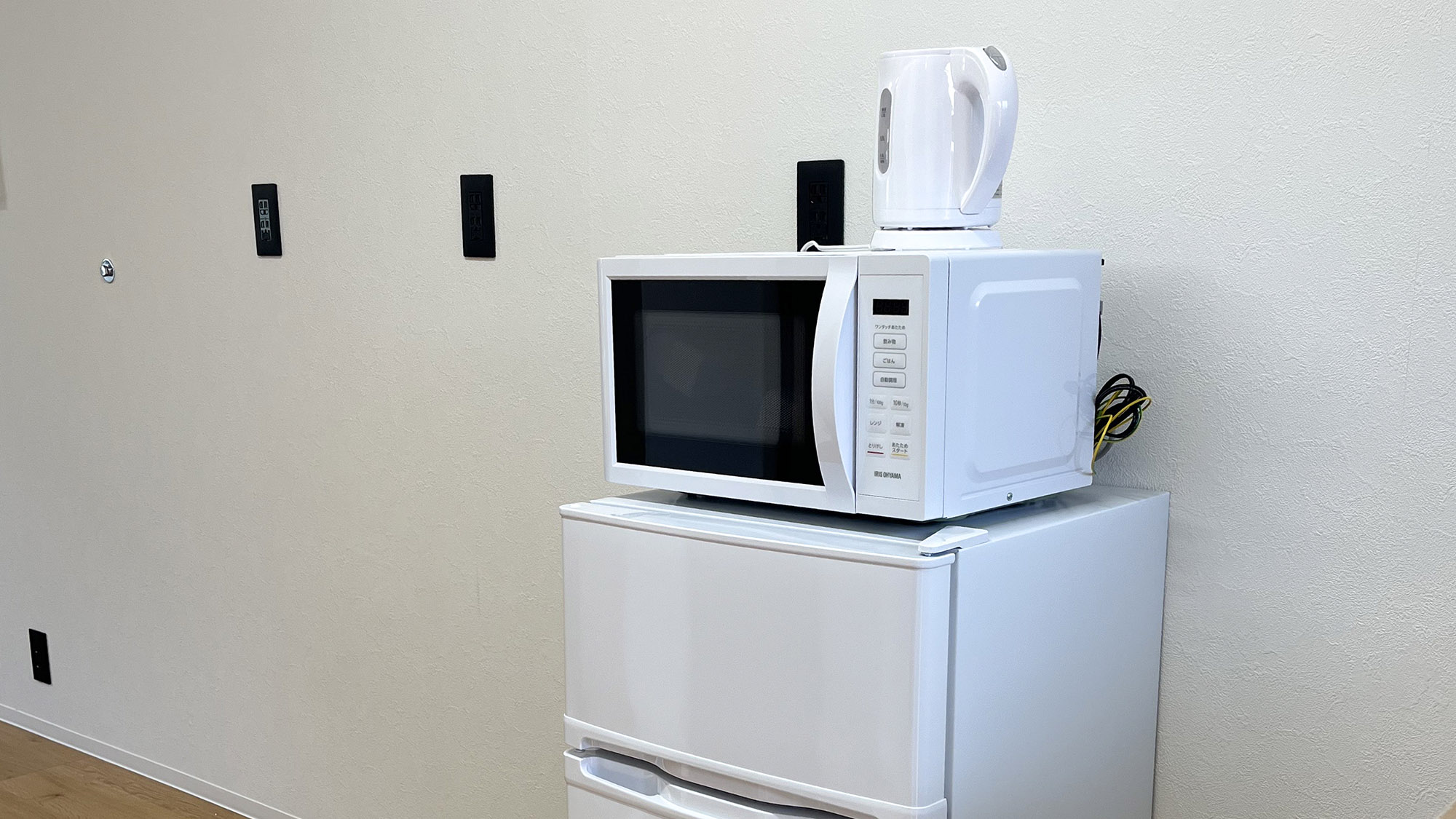 ・【客室設備】冷蔵庫や電子レンジを完備。お弁当やお惣菜の保存、温め直しに便利です