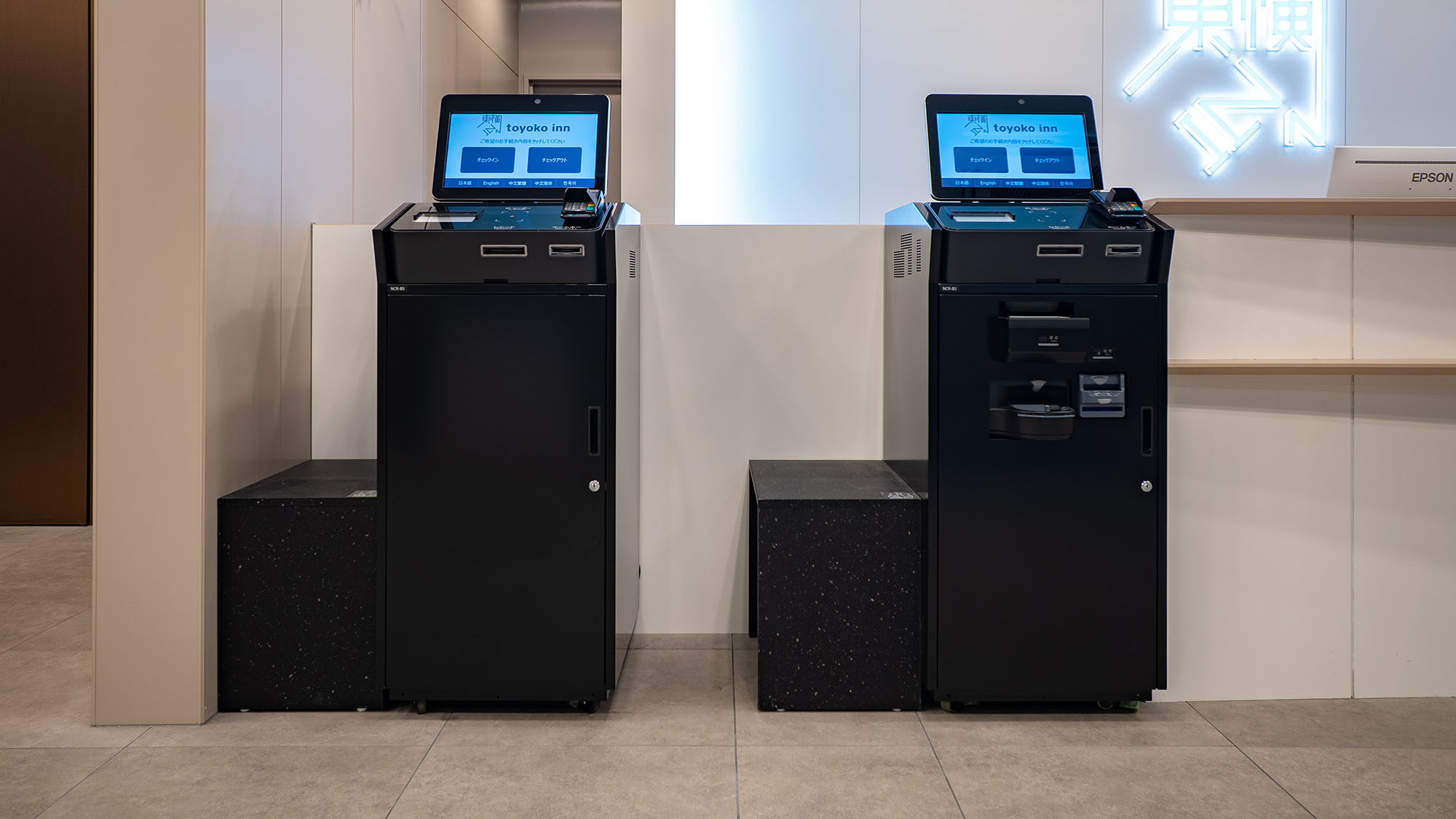 自動チェックイン機