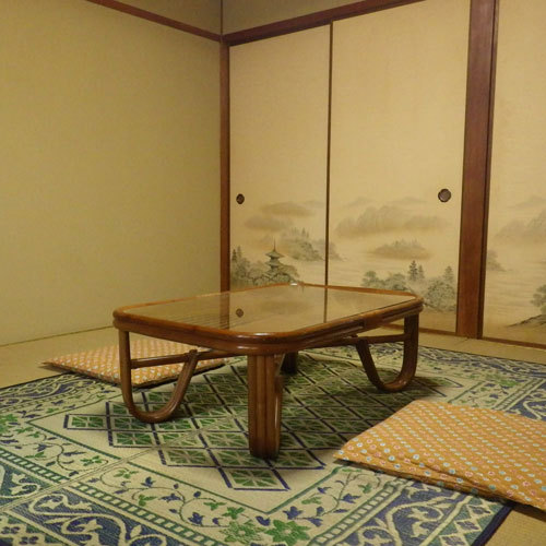 Room 001