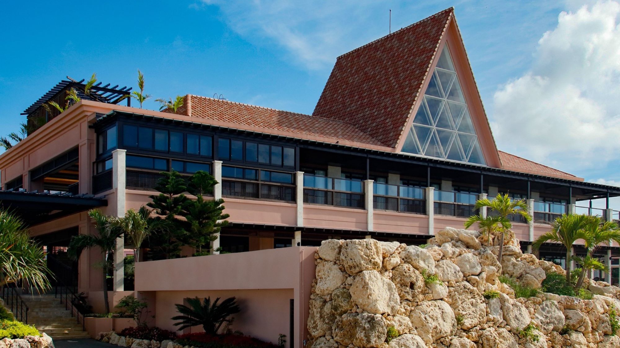 【シギラタートルベイ】店内ホール82席/ テラス68席