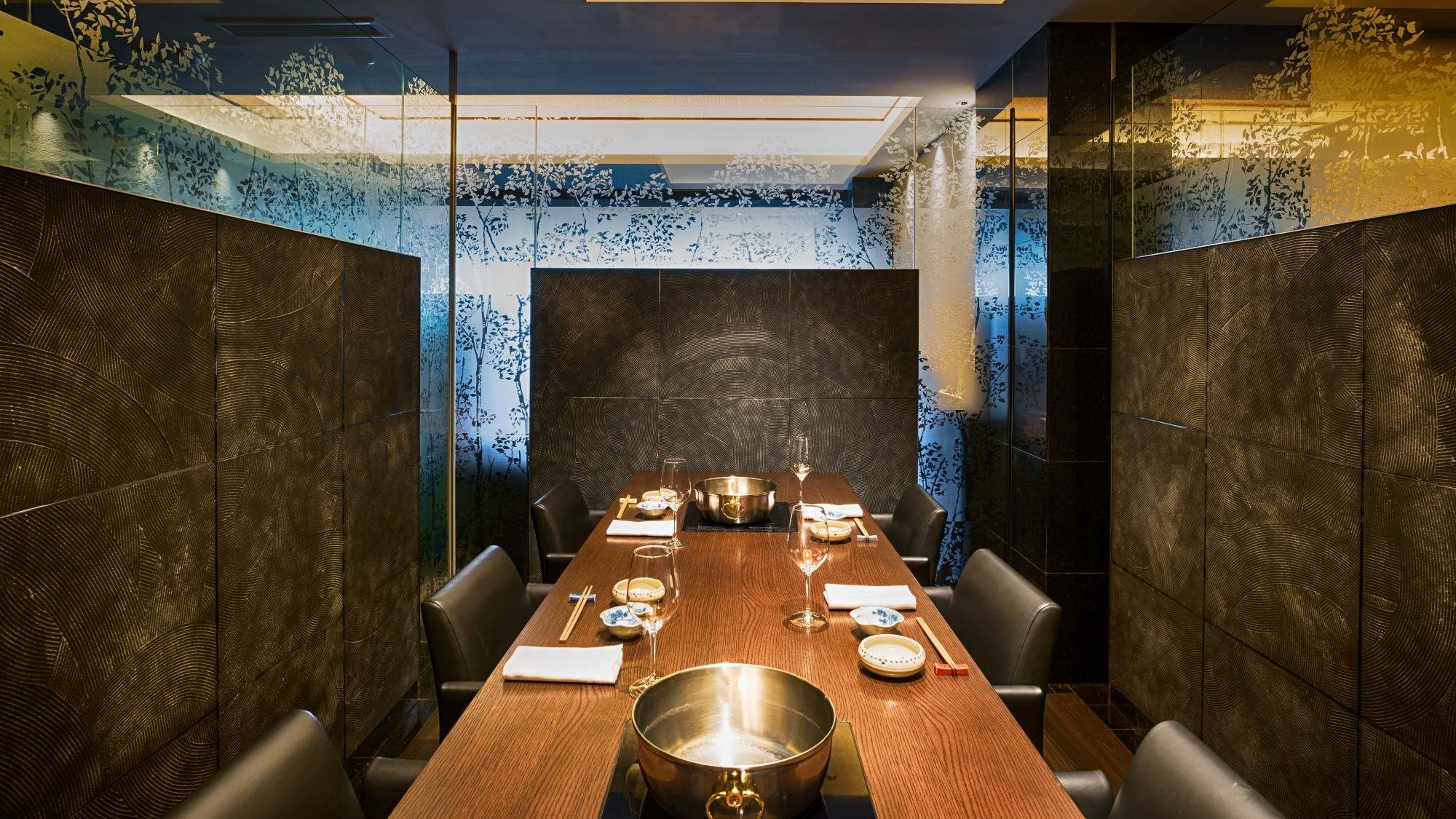 【リゾート内レストラン/蜃気楼しゃぶしゃぶ】半個室でしゃぶしゃぶをお楽しみいただけます。（要予約）