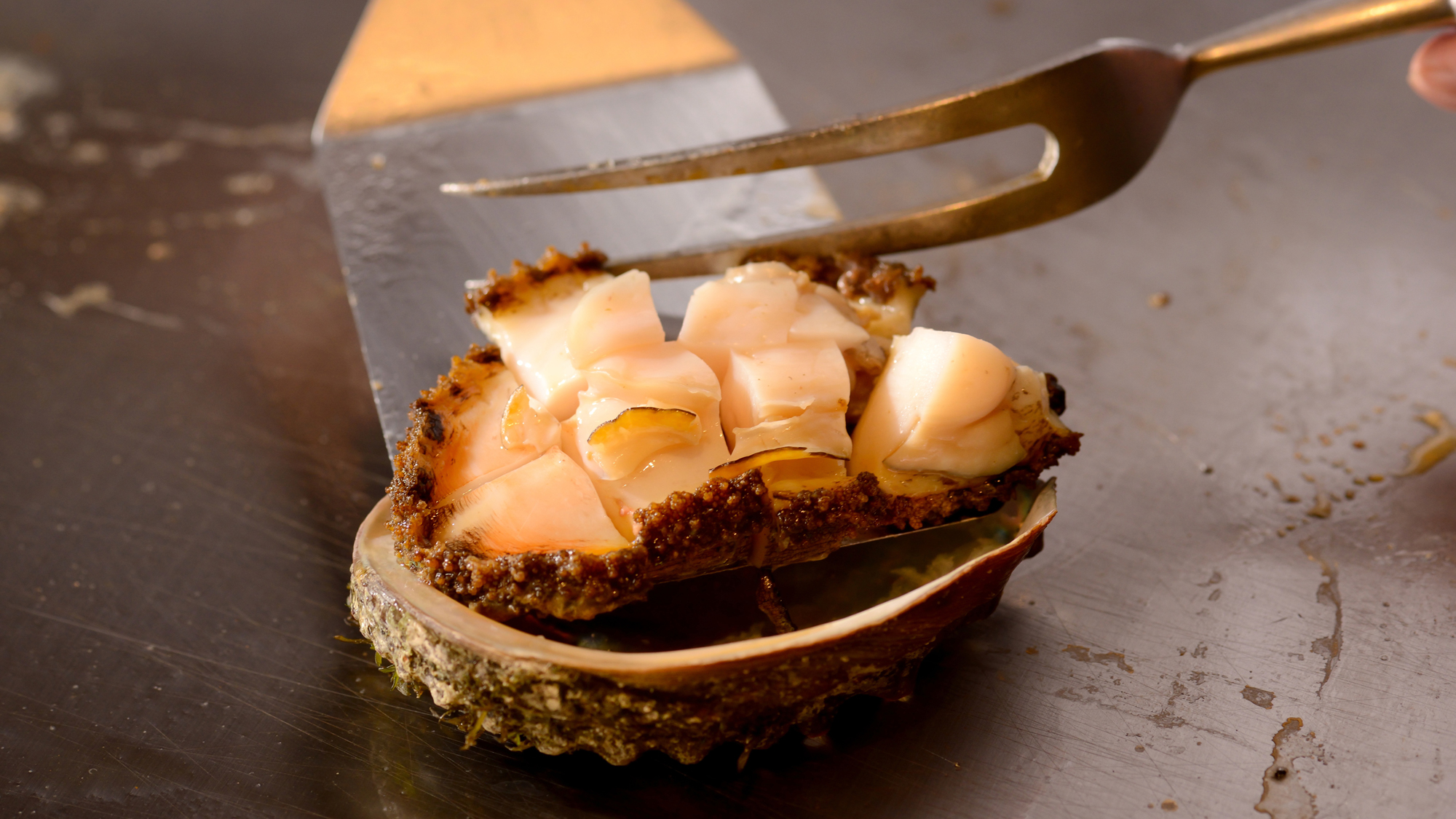 【リゾート内レストラン/マラルンガ鉄板焼】玄海灘産 活け鮑の鉄板焼