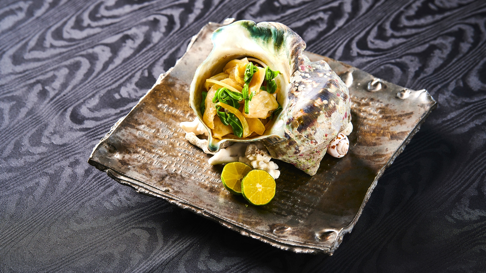 【リゾート内レストラン/マラルンガ和琉創作】夜光貝殻盛ガーリックバター焼き