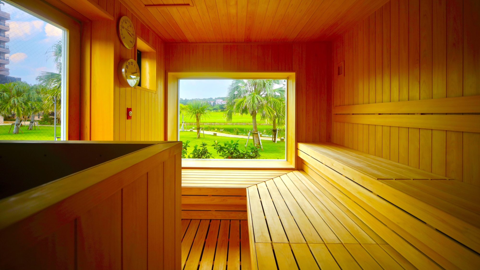【ドライサウナ】シギラガーデンプールのプールサイドにあるサウナは1年中営業しております。