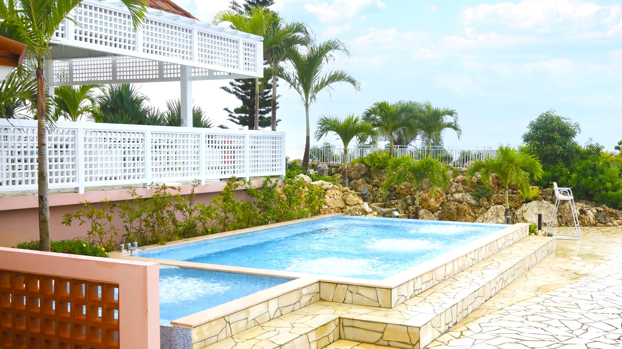 【ドライサウナ＆ブロワープール】サウナの後は、ゆったりとしたブロワープール心身ともにリラックス