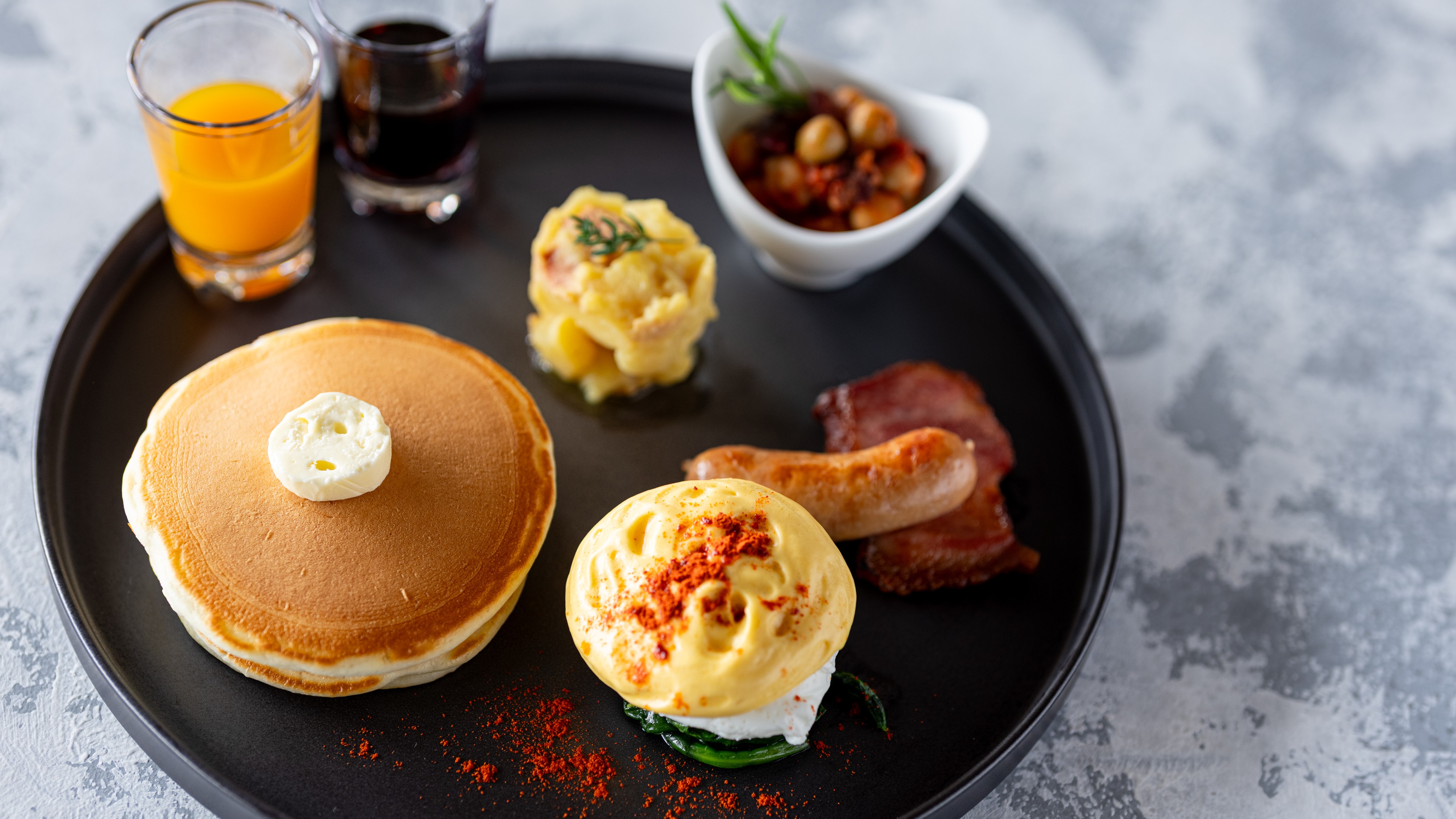 【ホテル内レストラン（朝食一例）】