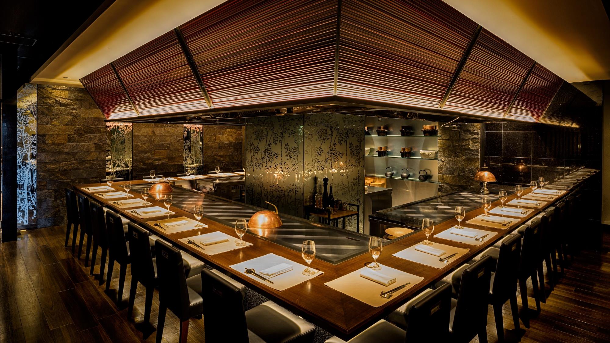 【リゾート内レストラン/蜃気楼鉄板焼】席数 カウンター26席