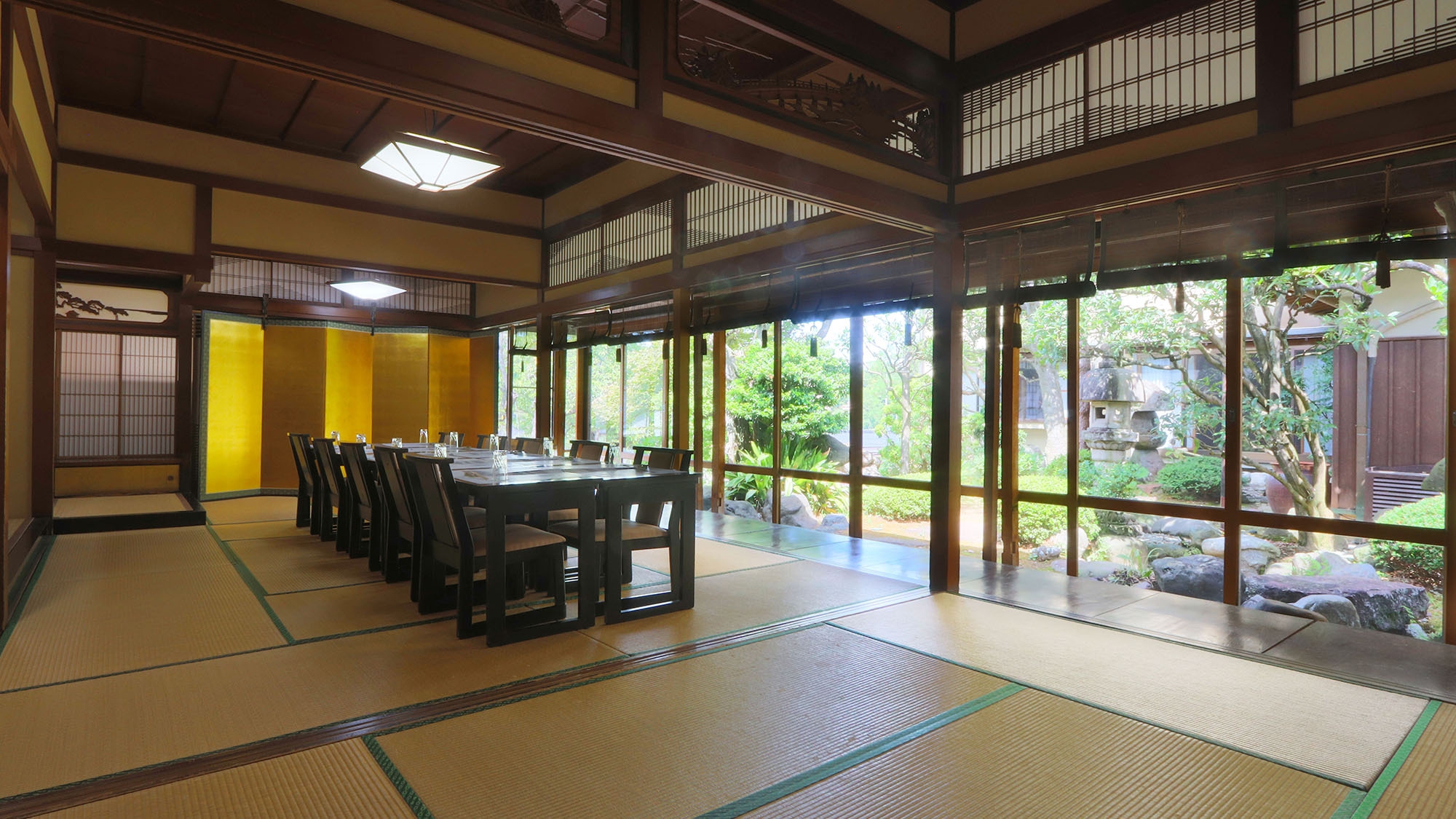 【本館◆朝食付】和の趣が感じられる中庭をのぞむ食事処で楽しむ♪朝食付プラン