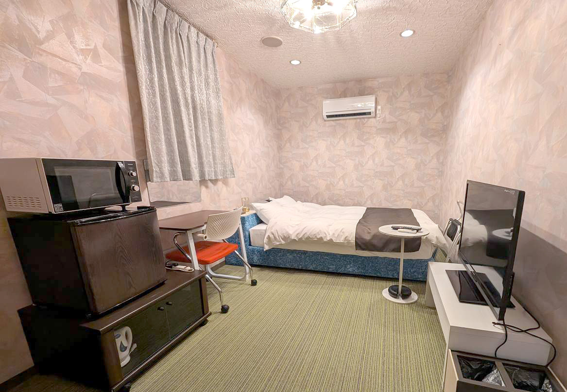 エコノミー　ダブルルーム　禁煙　1階　チェックイン１５時から