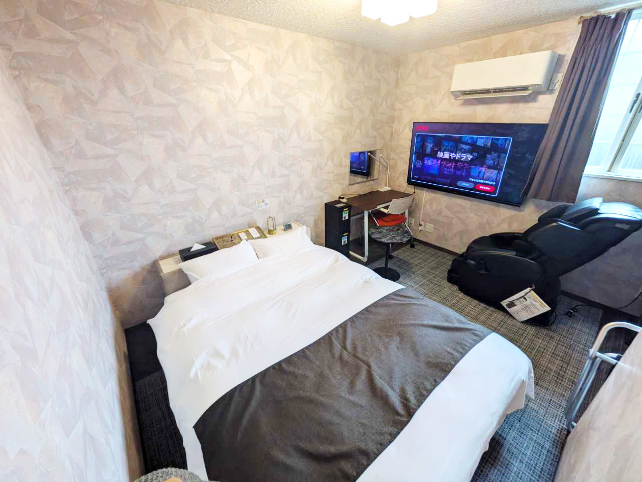 快適旅行【素泊まり】【大型テレビ】【マッサージチェア】デラックスルーム　禁煙　チェックイン１５時から