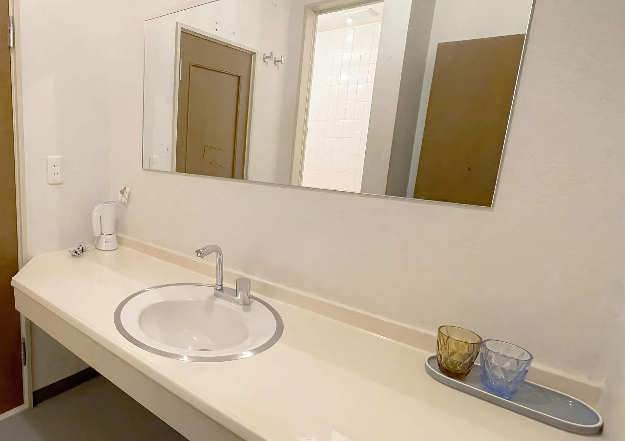 快適旅行【素泊まり】【大型テレビ】【マッサージチェア】デラックスルーム　禁煙　チェックイン１５時から