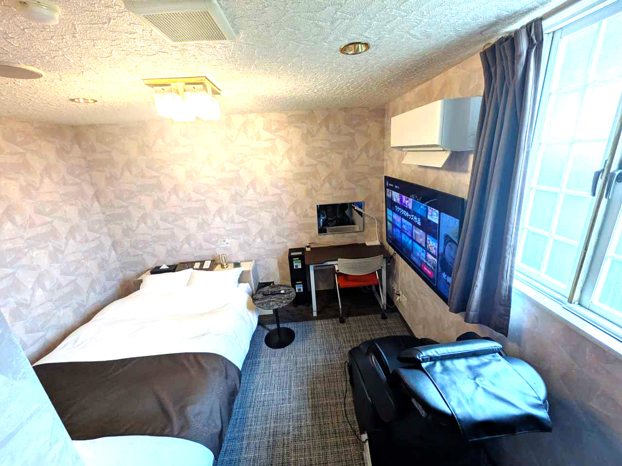 快適旅行【素泊まり】【大型テレビ】【マッサージチェア】デラックスルーム　禁煙　チェックイン１５時から