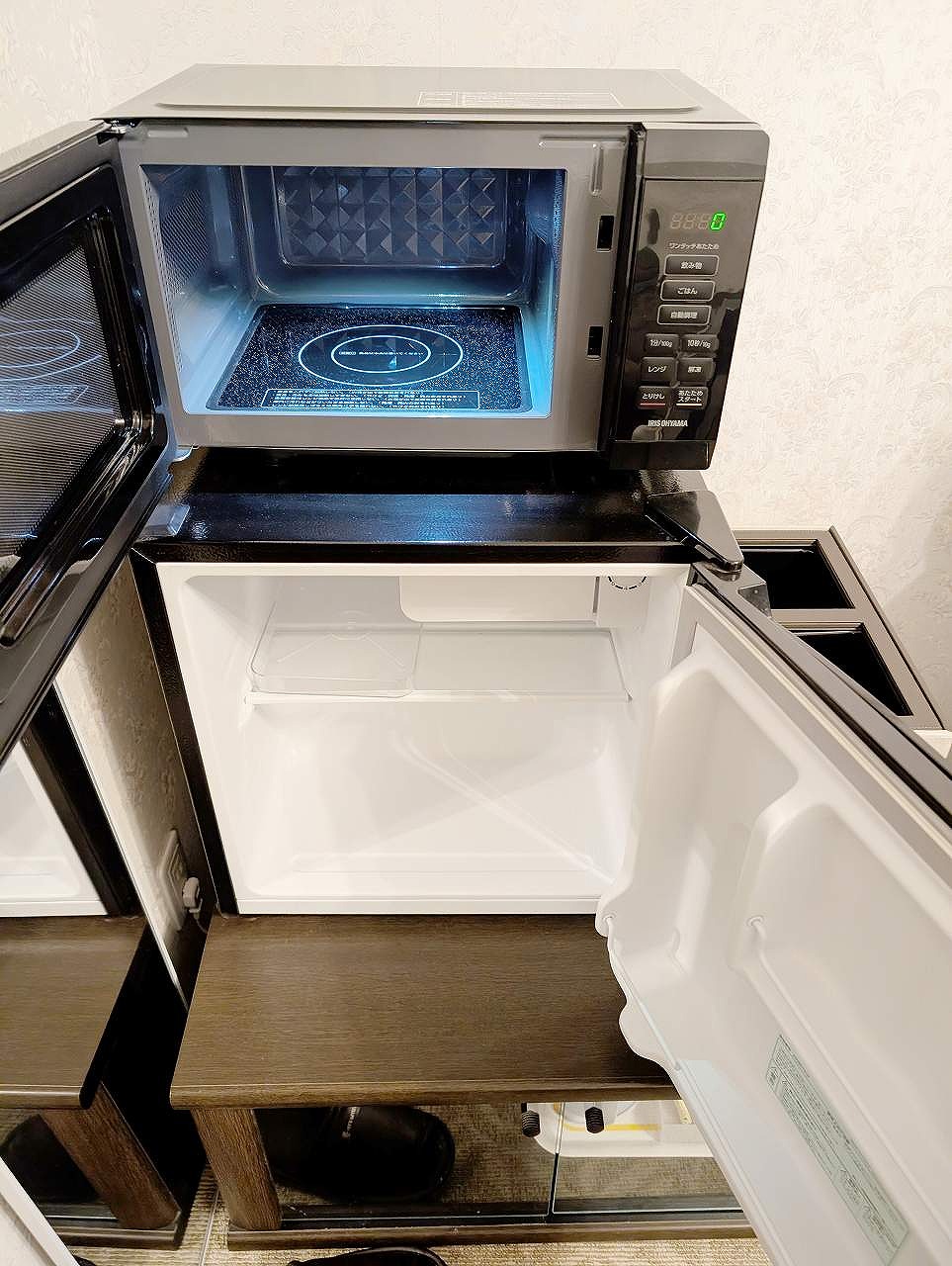 電子レンジ、冷蔵庫完備