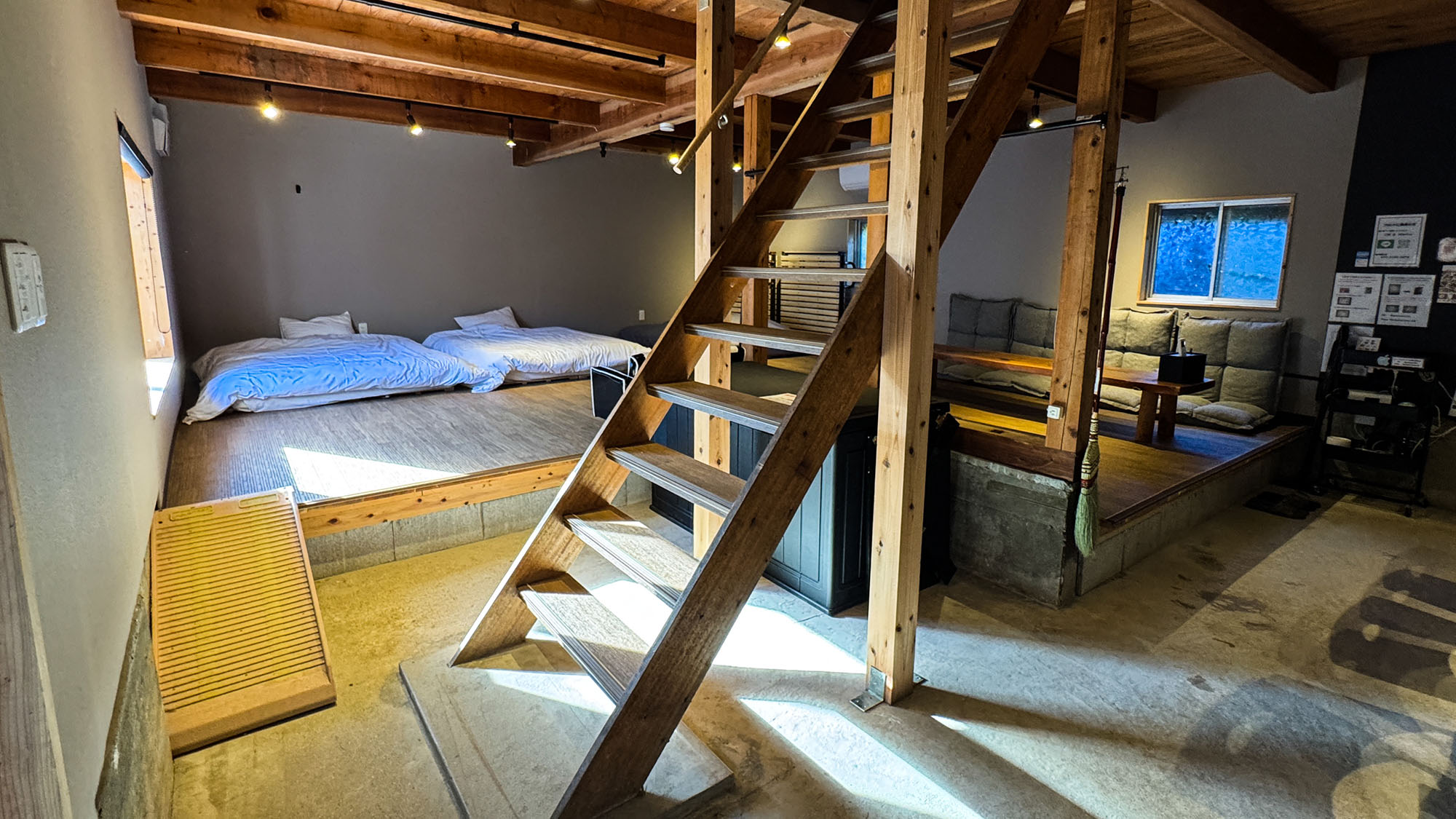 ・【1階お部屋】段差にはペット用スロープをご用意。小さなワンちゃんも安心して動き回れます