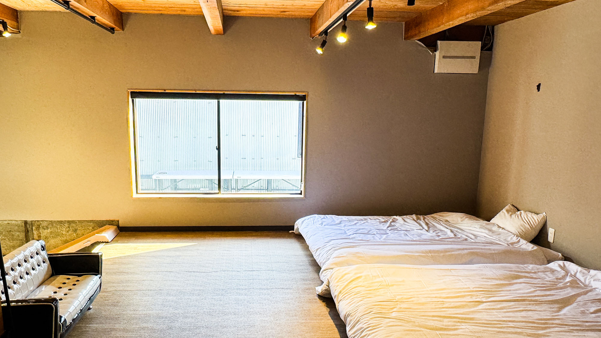 ・【1階お部屋】窓から差し込む自然光が室内をやさしく照らします