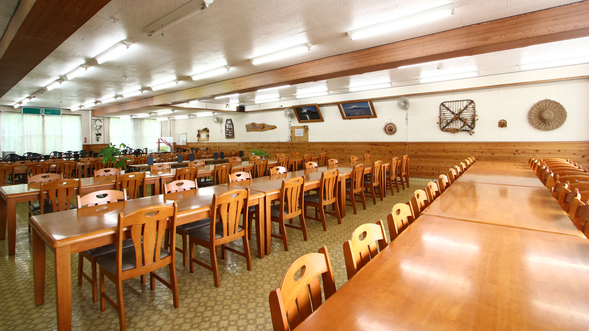 食堂&diams;富士山フォトの展示もお楽しみください*