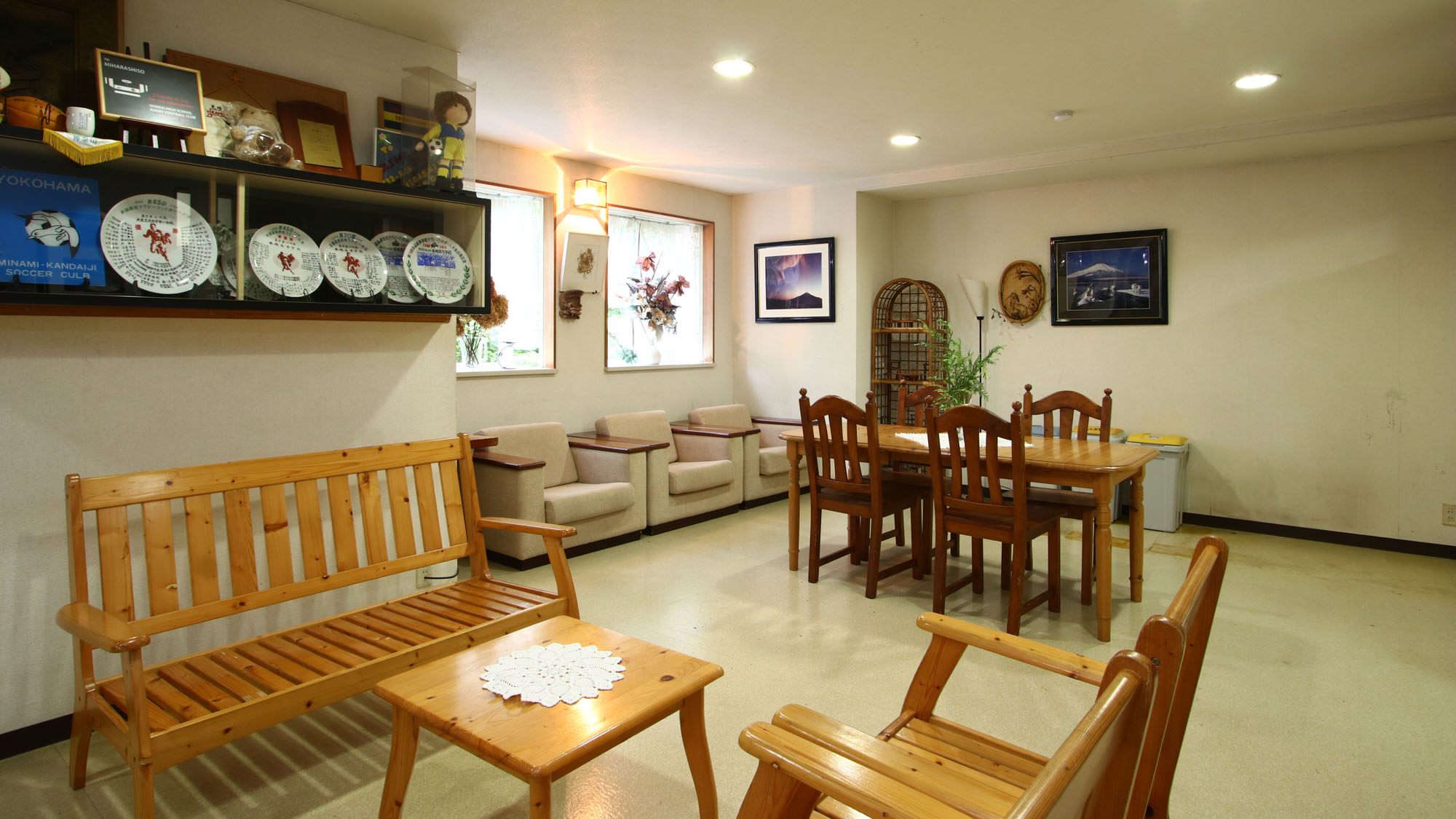 ロビー&diams;富士山フォトの展示をお楽しみください*