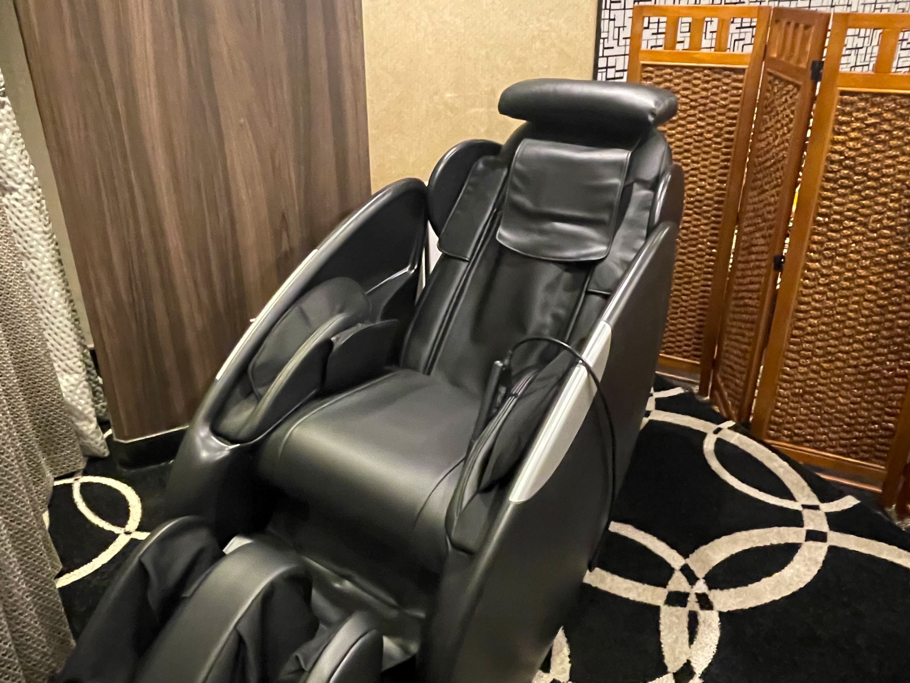 ロビーに設置してある無料マッサージチェアで1日の疲れを癒してください♪