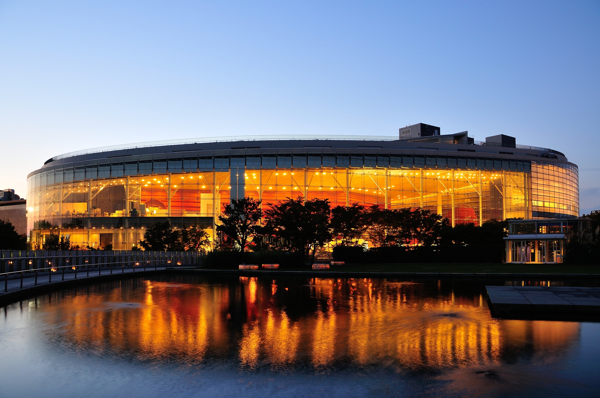 新潟市民芸術文化会館夜景