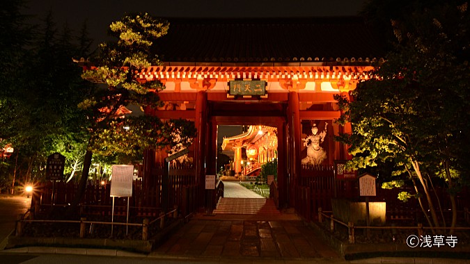 浅草寺　二天門　ライトアップ
