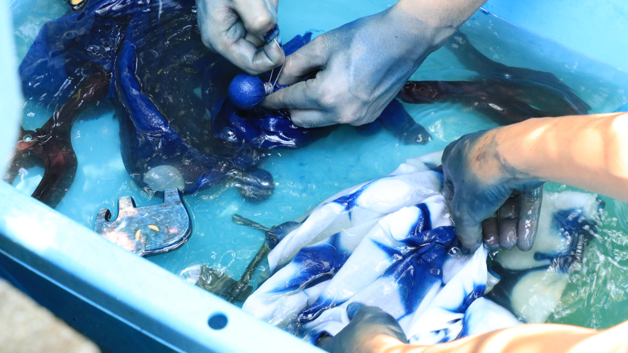 【藍染体験】3回目の染料終了後水洗い*